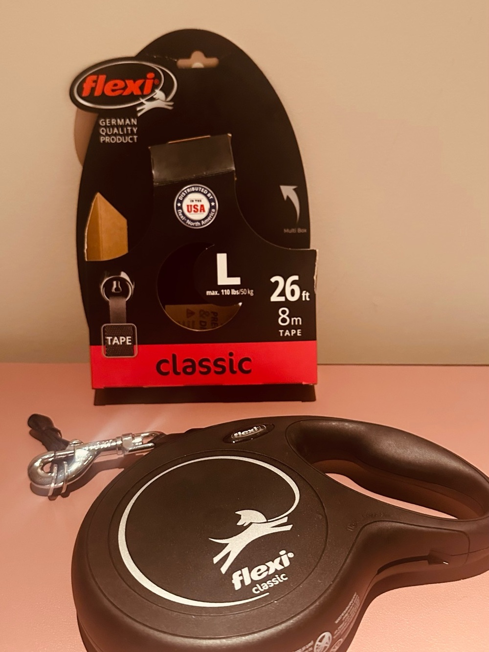 Flexi Classic Retractable Dog Leash in Black
Size Large 
NWT!